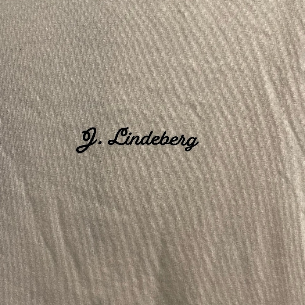 J.Lindeberg Dale Men's Organic Cotton t-shirt. Size XL. NYC themed golf print